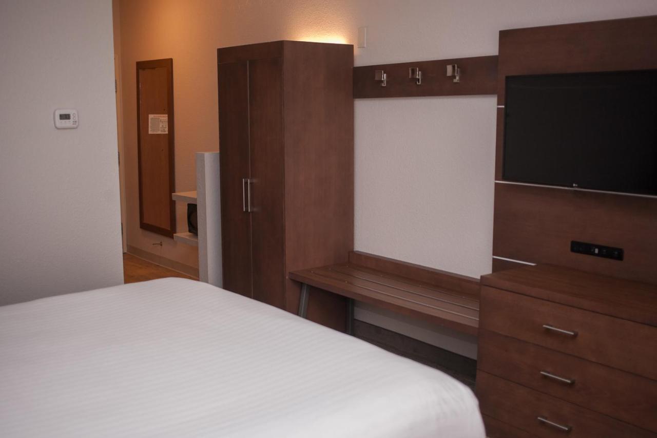 Holiday Inn Express & Suites Logan, An Ihg Hotel Εξωτερικό φωτογραφία