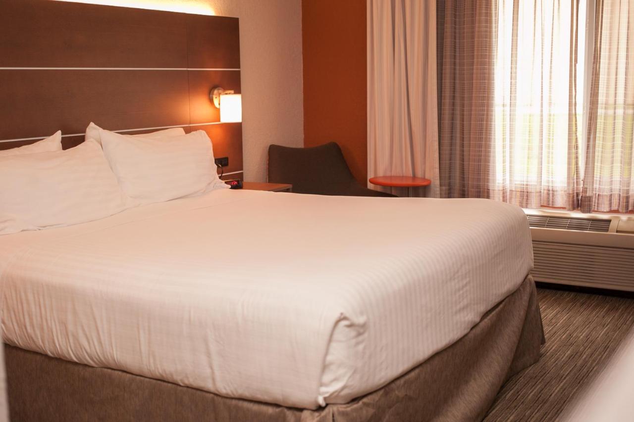 Holiday Inn Express & Suites Logan, An Ihg Hotel Εξωτερικό φωτογραφία