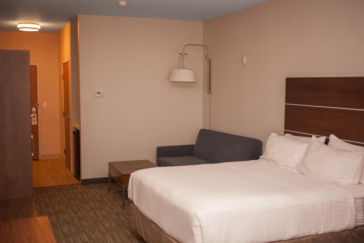 Holiday Inn Express & Suites Logan, An Ihg Hotel Εξωτερικό φωτογραφία