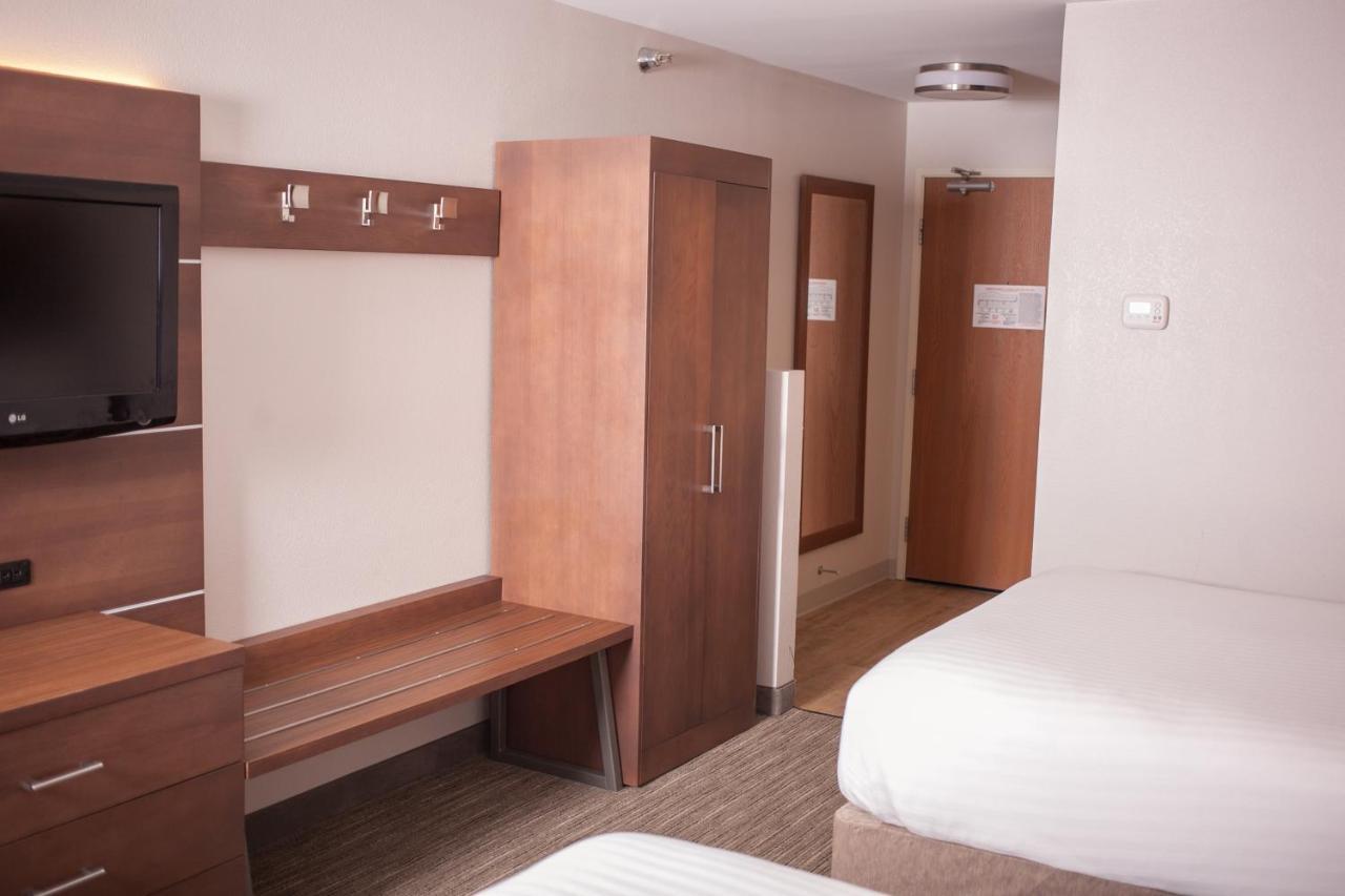 Holiday Inn Express & Suites Logan, An Ihg Hotel Εξωτερικό φωτογραφία